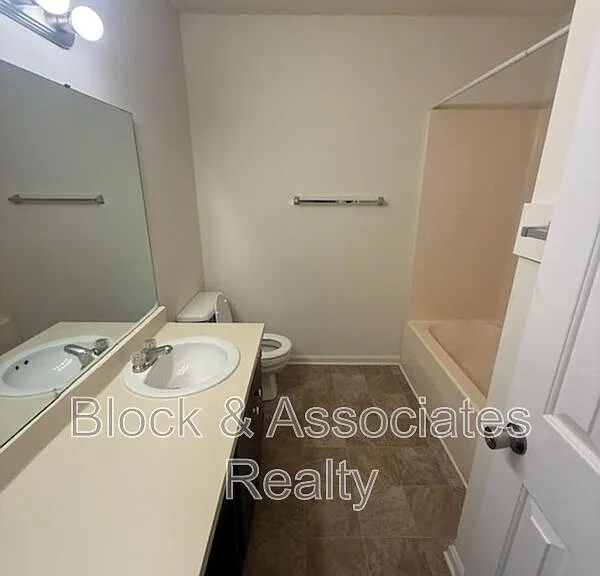605 Sunset Ave #7 — Photo 5