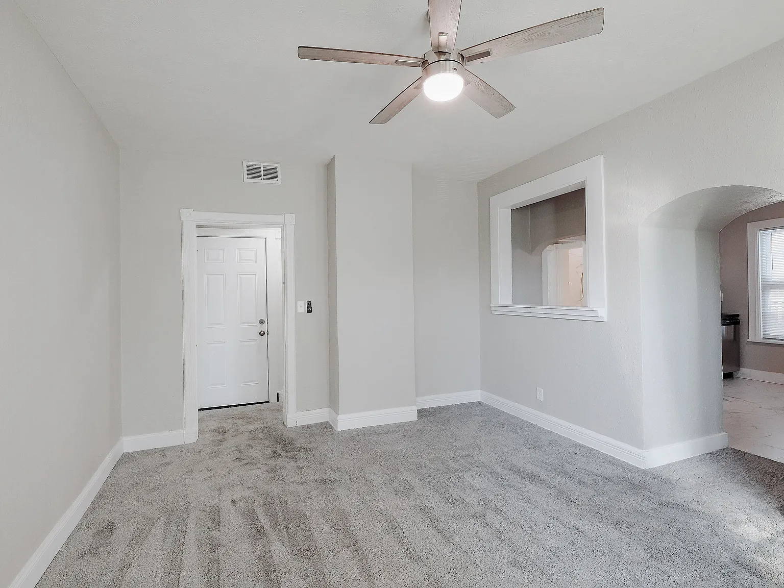 3 bed, 1100 sqft, $1,539 — Photo 2