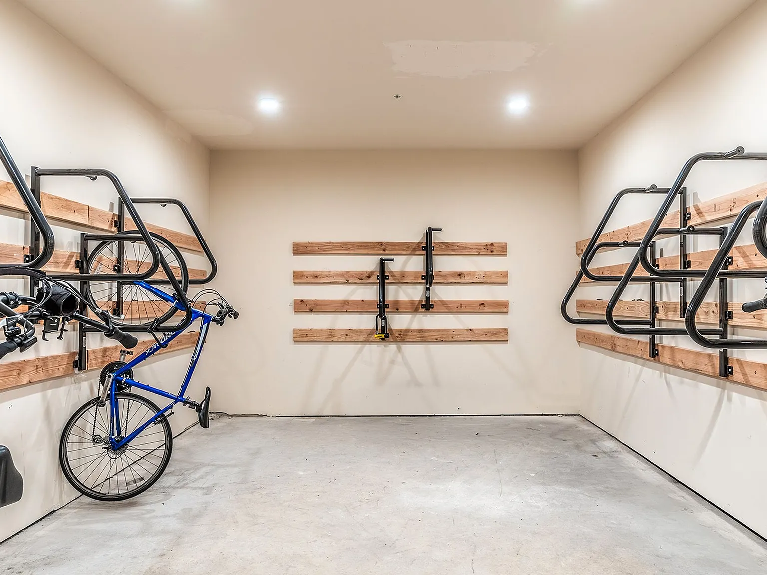 aPodment Suites at Genoa | Central District — Photo 4