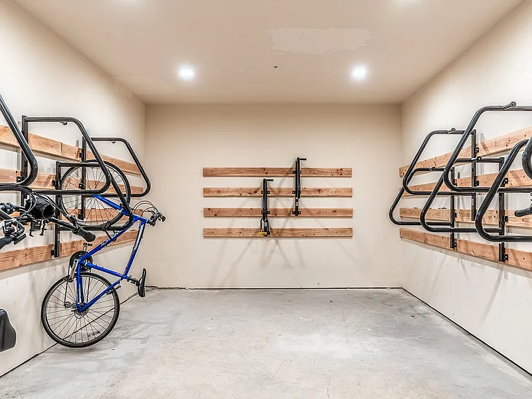 aPodment Suites at Genoa | Central District — Photo 4