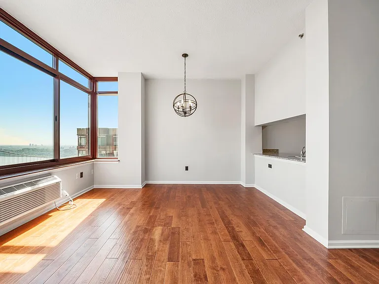 BRIGHT AND WARM PRIVATE PENTHHOUSE LEVEL UNIT! A MUST SEE!