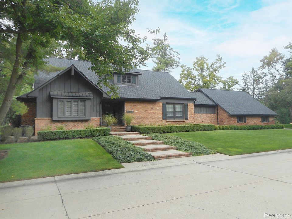 1st image of 20060 Village Dr