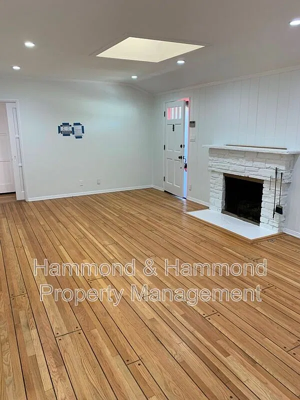 4 bed, 2.0 bath, 1600 sqft, $6,995 — Photo 3