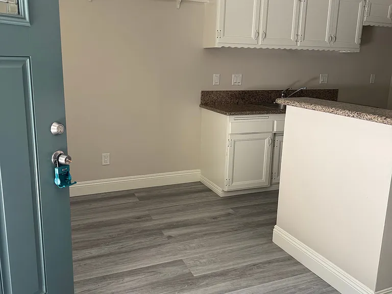 1605 W Shorb St #B — Photo 12