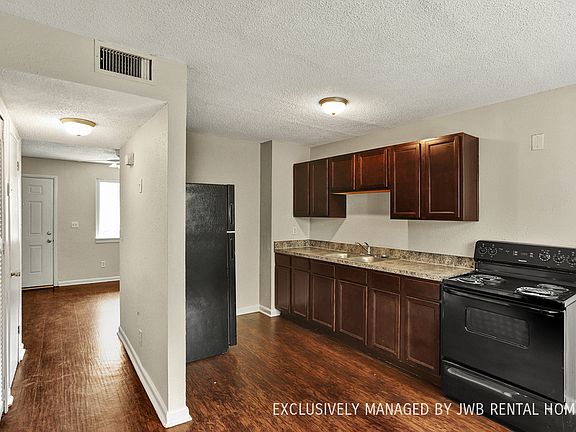 4th image of 1834 Broadway Ave