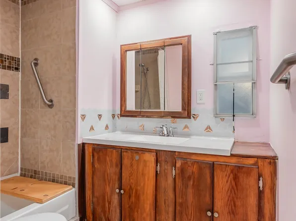 190 West 24th Street image 11 of 21