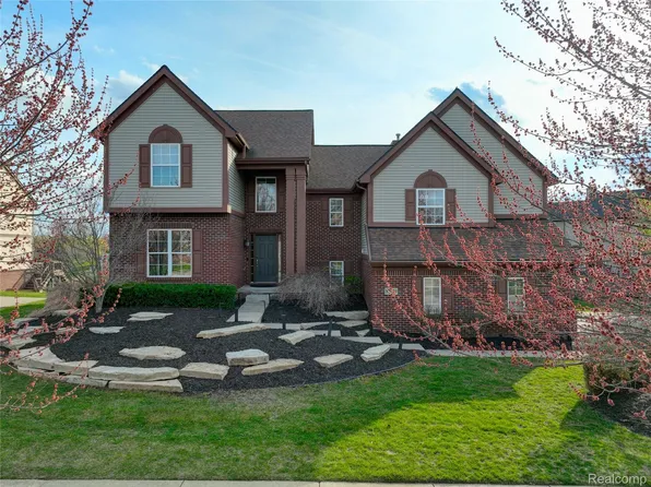 8599 Hummingbird Dr, Commerce Township, MI 48382