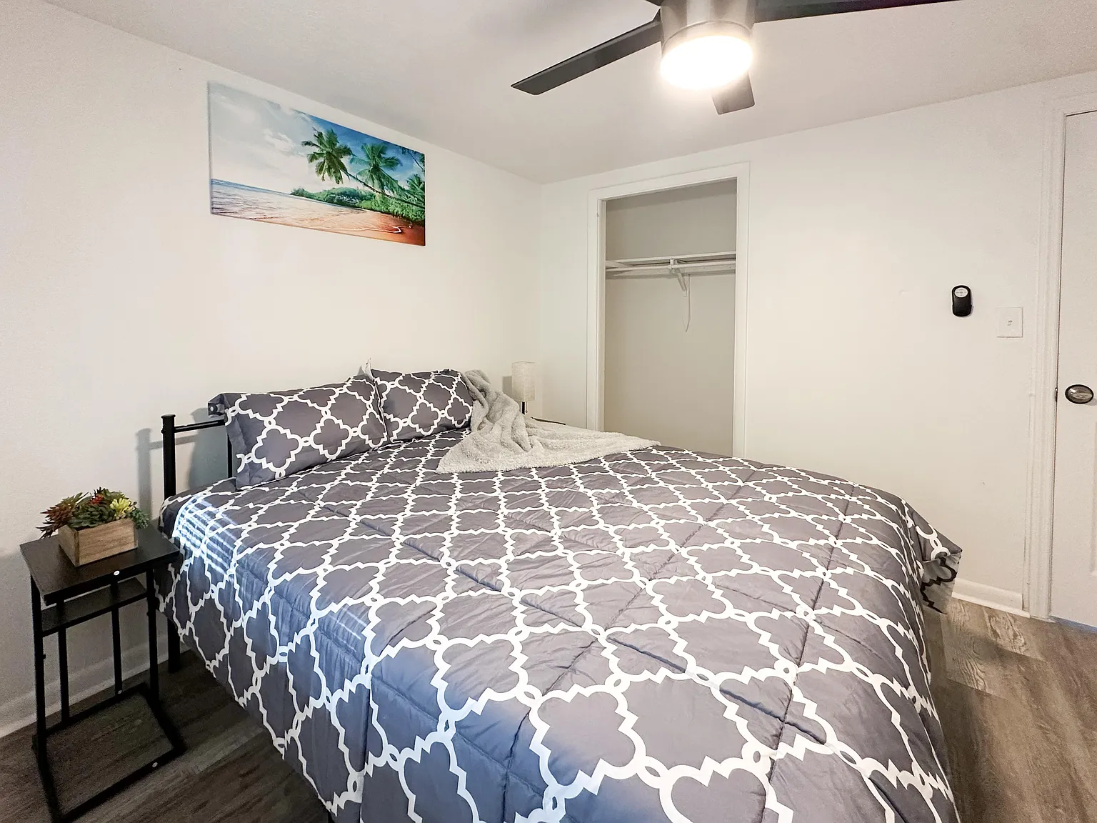 3 bed, 1.0 bath, 700 sqft, $849 — Photo 3