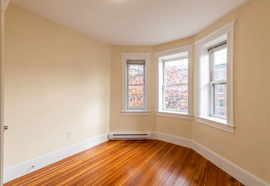 887 Huntington Ave #3