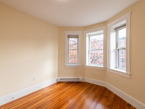 887 Huntington Ave APT 3