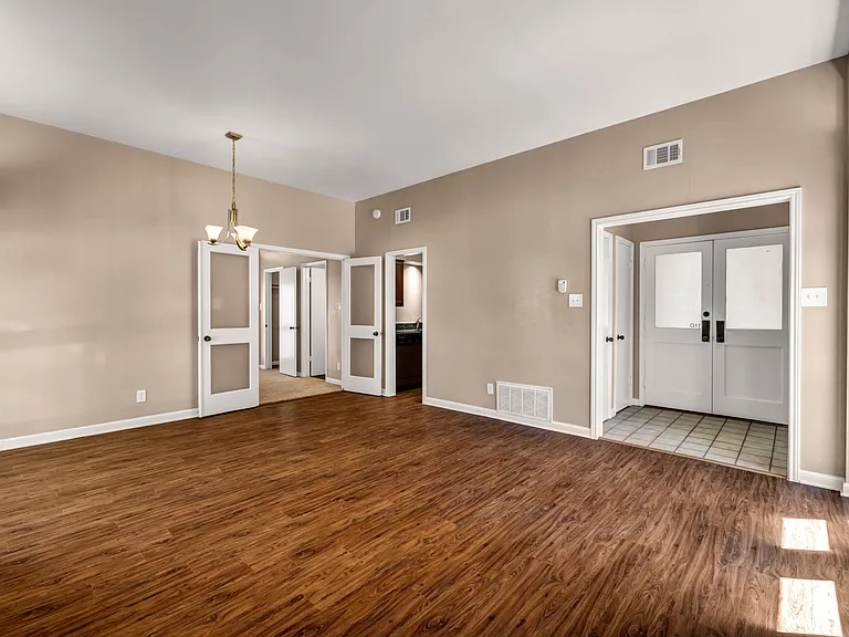 The Tuscany Apartments — Photo 22