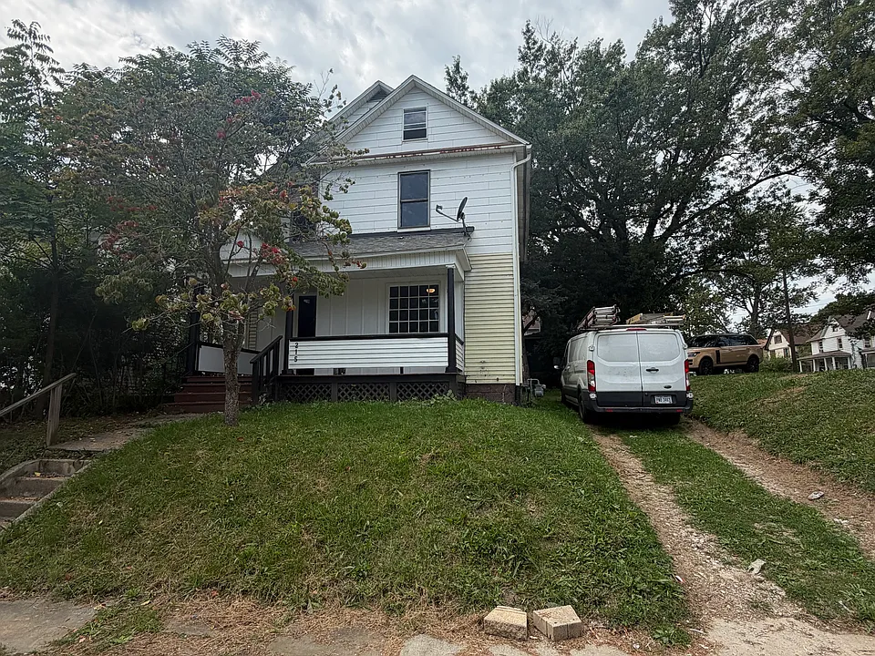 215 S Haines Ave