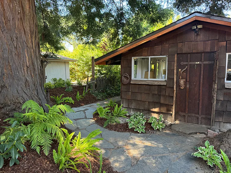 1554 Cowper St — Photo 32