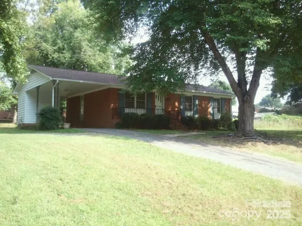 212 Rock Creek Dr, Lincolnton, NC 28092