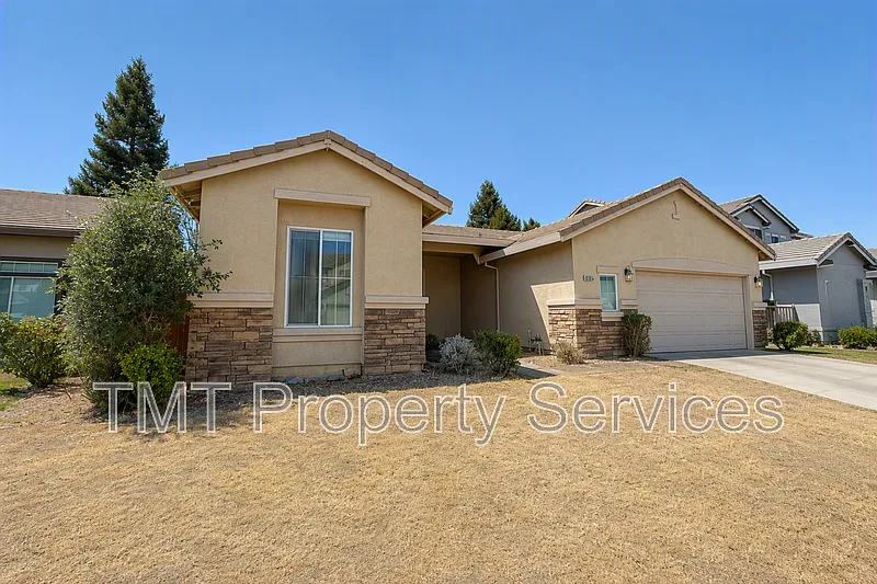 4 bed, 2.0 bath, 2060 sqft, $3,100 — Photo 1