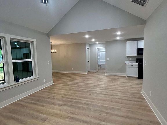 3rd image of 114 Liberty Ln