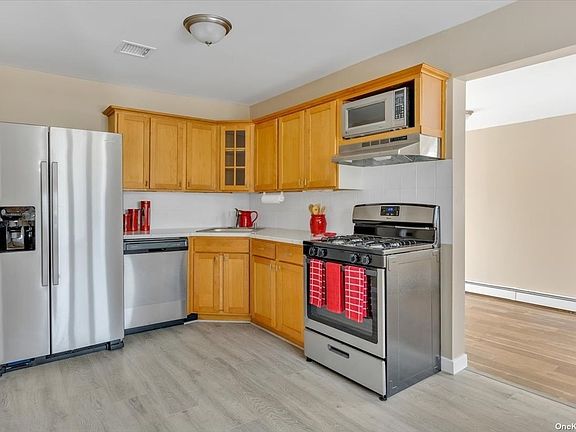 5th image of 22 Boxwood Ln