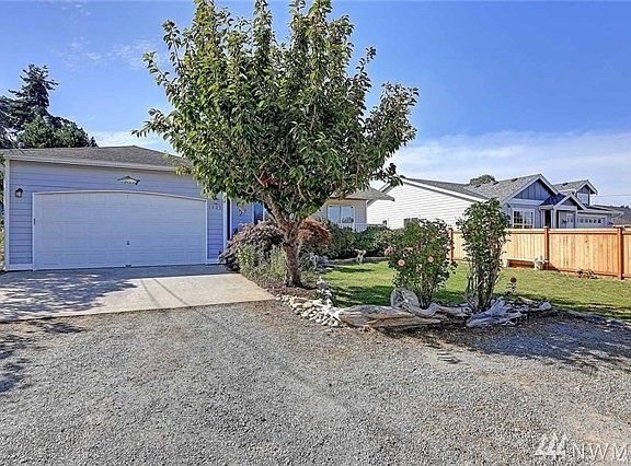 2nd image of 1532 S East Camano Dr