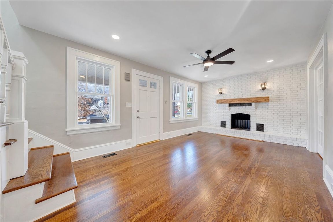 next background image