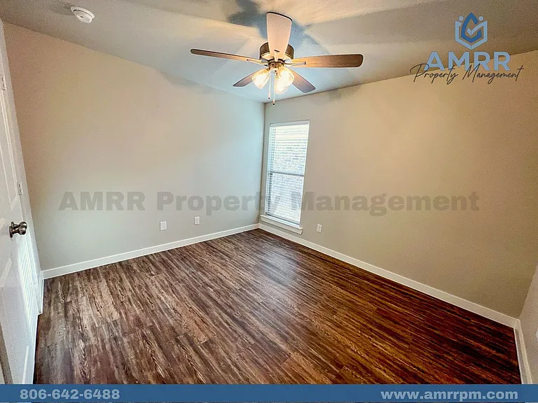 2030 Kenwood Ave — Photo 22