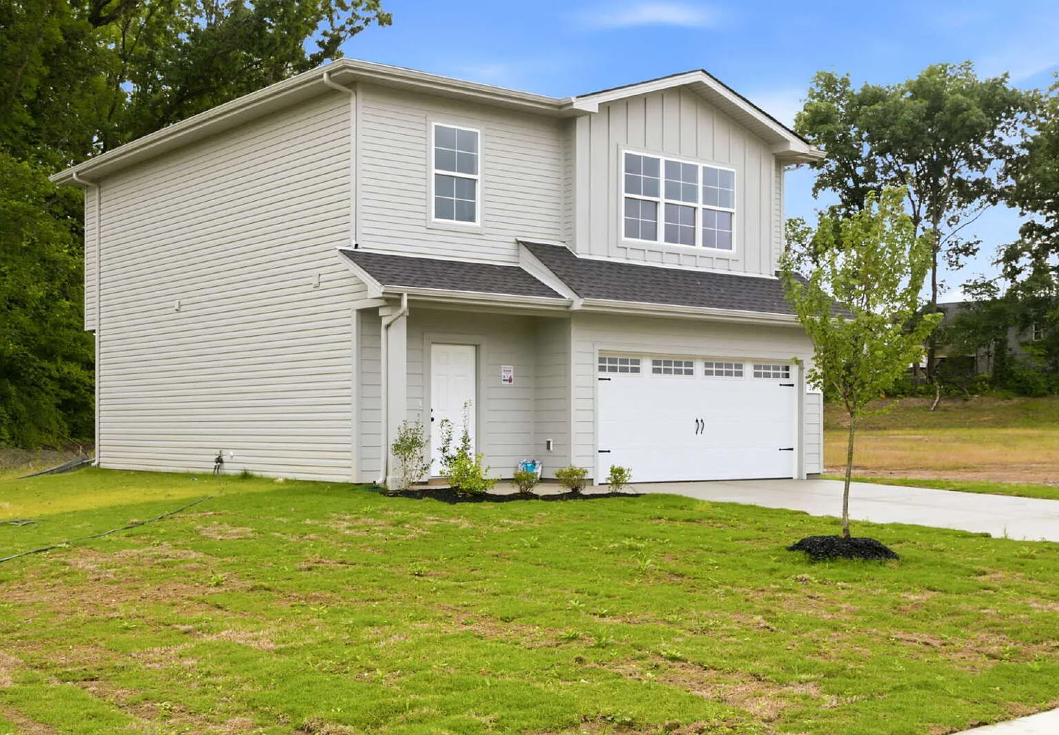 4 bed, 2.5 bath, 1651 sqft, $2,349 — Photo 4