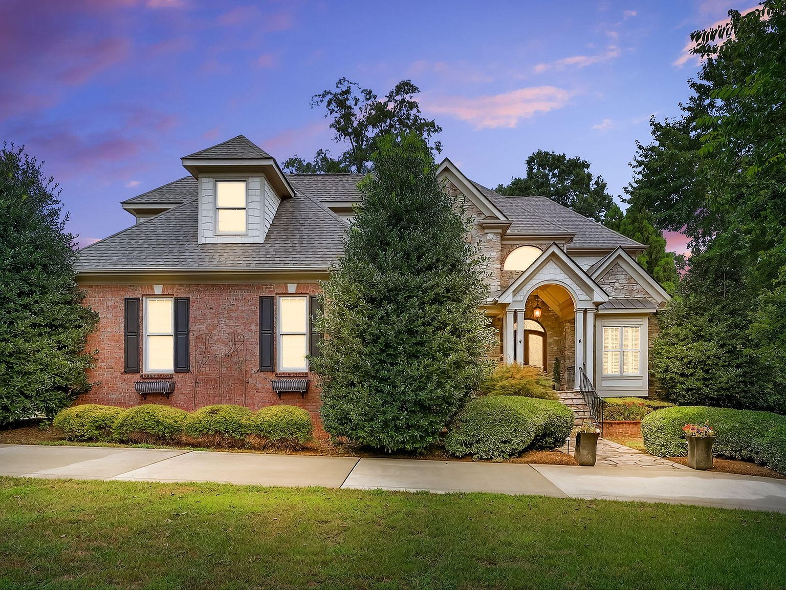 2611 Village Manor Way