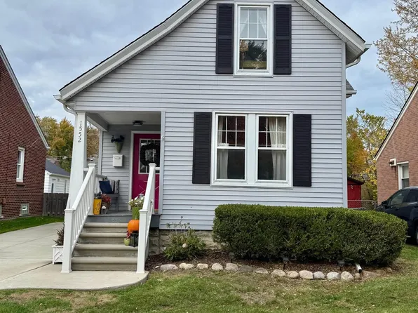 1552 Brys Dr, Grosse Pointe Woods, MI 48236