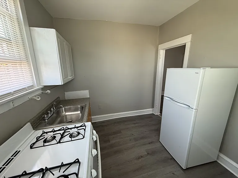 1945 W Hunting Park Ave #2R — Photo 12
