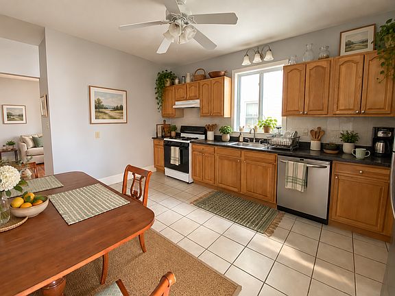 4th image of 77 Pearson Rd #1