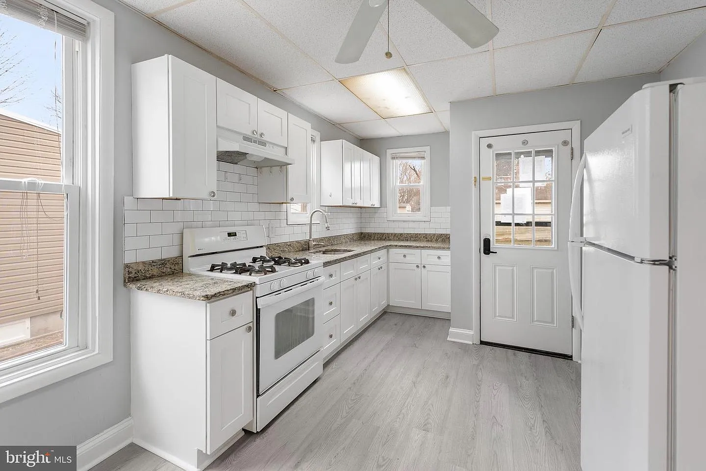 2 bed, 875 sqft, $2,300 — Photo 1