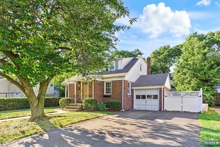 1st image of 3 Madelyne Pl