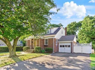3 Madelyne Pl, Fair Lawn, NJ 07410