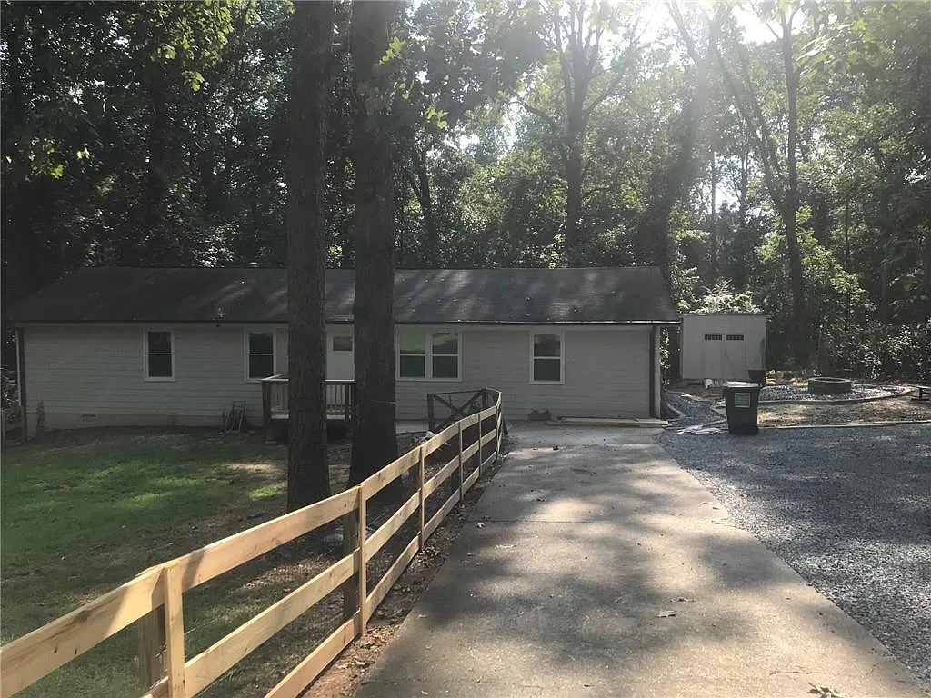 4 bed, 2.0 bath, 1488 sqft, $4,500 — Photo 2