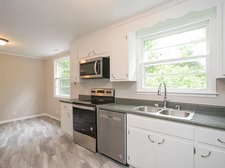 4933 Millerwood Dr — Photo 11