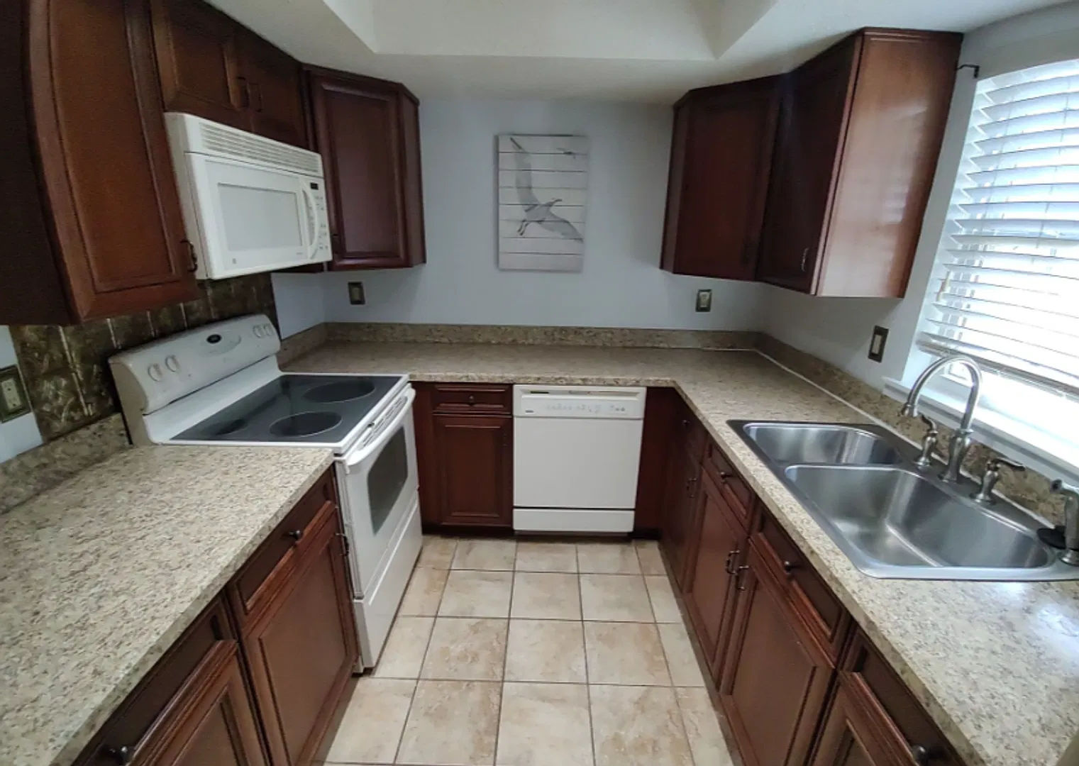 Charming 2 Bedroom/2 Bathroom with Sunroom/Flex Space in St. James School Zone!! — Photo 4