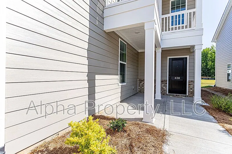4 bed, 3.0 bath, 2418 sqft, $2,899 — Photo 2