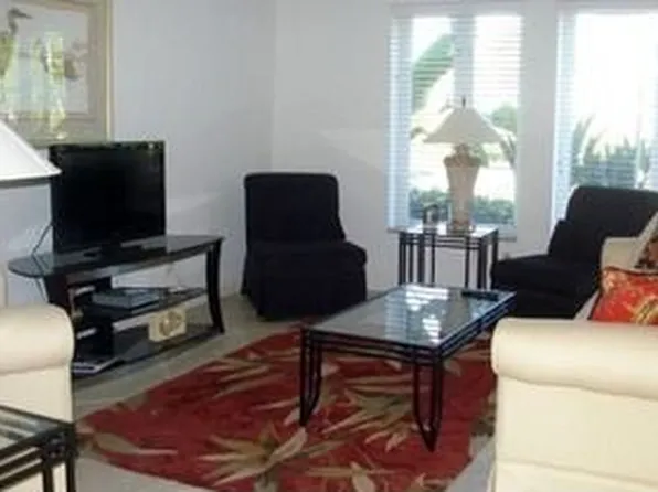 280 4th St S, Naples, FL 34102
