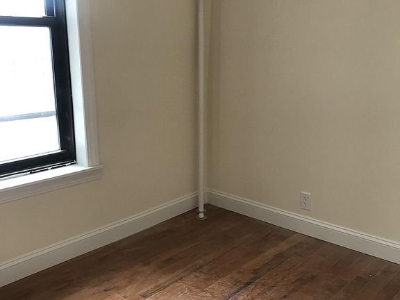 4th image of 2190 Ocean Ave #3C