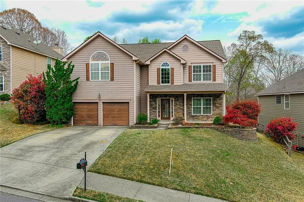 4 bed, 2.5 bath, 2290 sqft, $2,550 — Photo 1