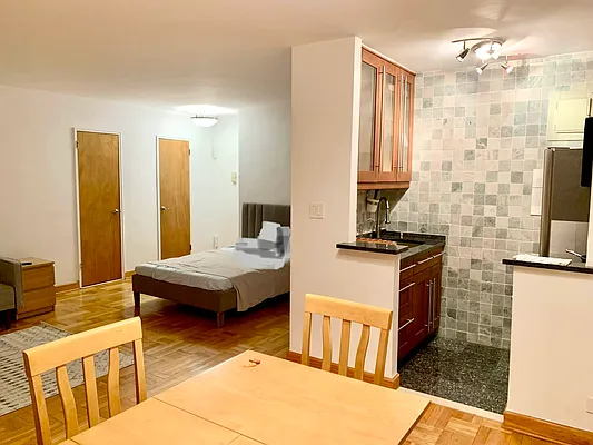 Rented by Luxus Manhattan Realty | media 21