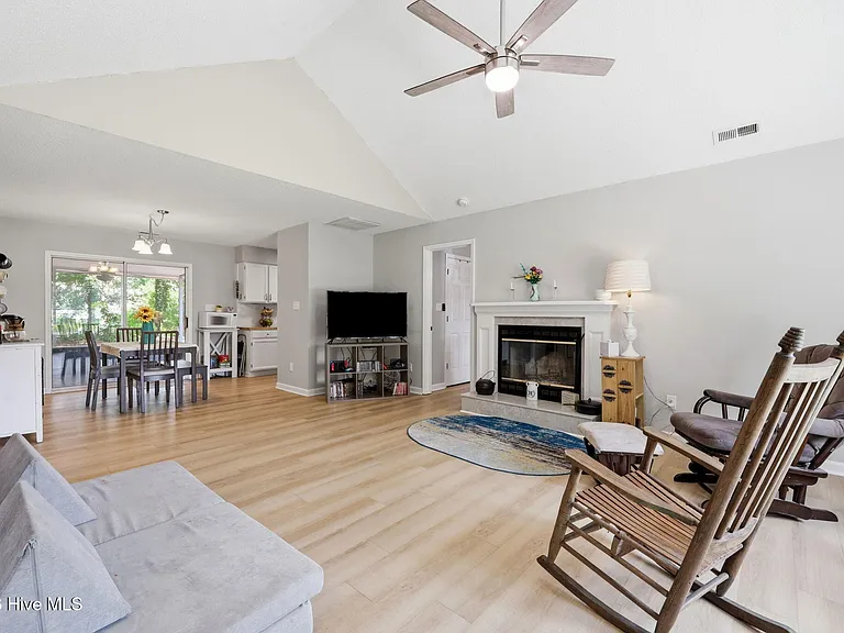 552 Swansboro Loop Rd — Photo 10