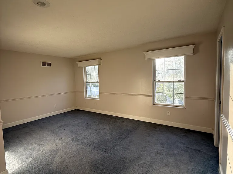 526 Buckley Rd — Photo 11