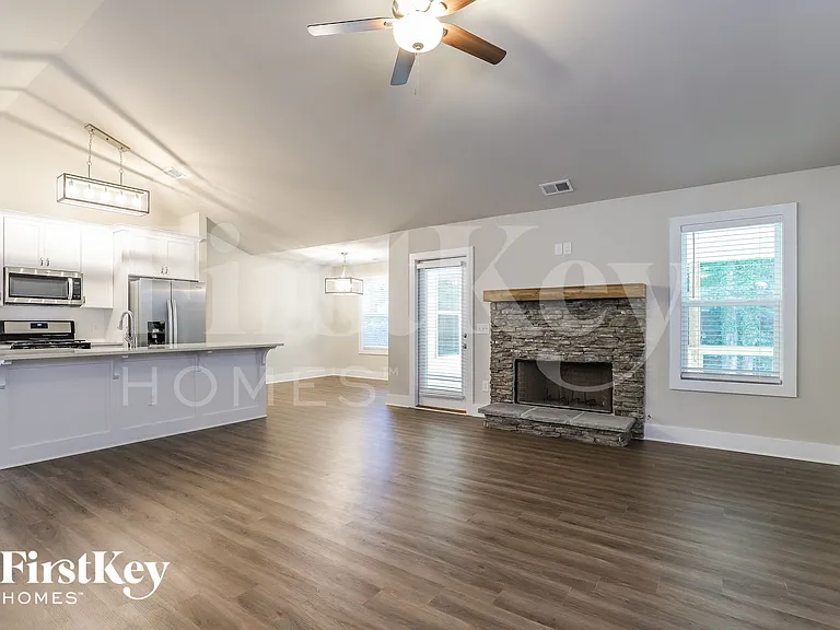 7110 Lawson Dr — Photo 3
