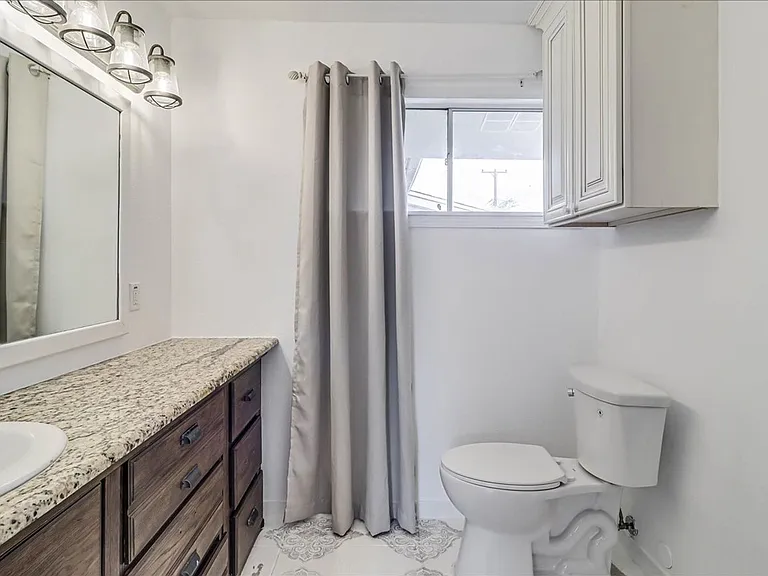 1022 Herndon St — Photo 26