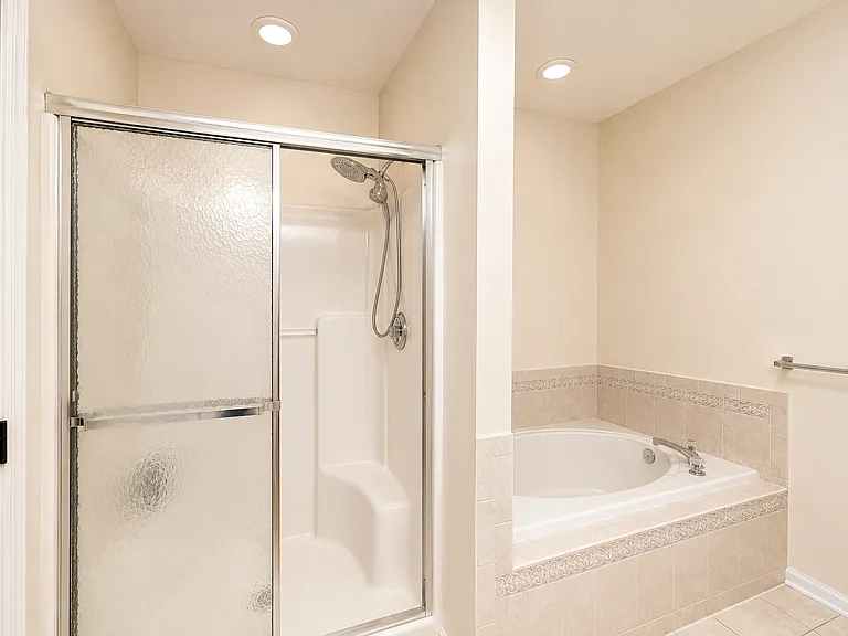 116 Wallace Ct — Photo 10