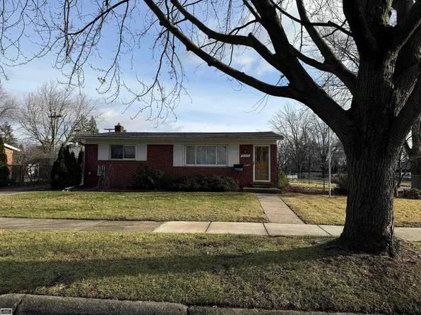 35420 Seville St, Clinton Township, MI 48035