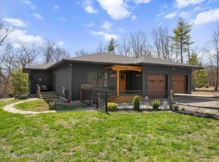 9 Chesters Pl, Woodstock, NY 12498