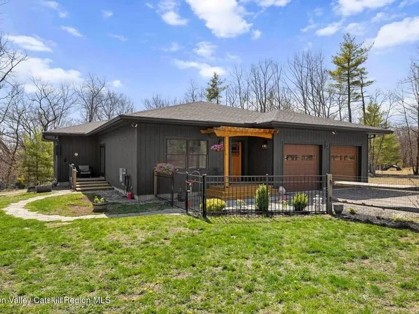 9 Chesters Place, Woodstock, NY 12498