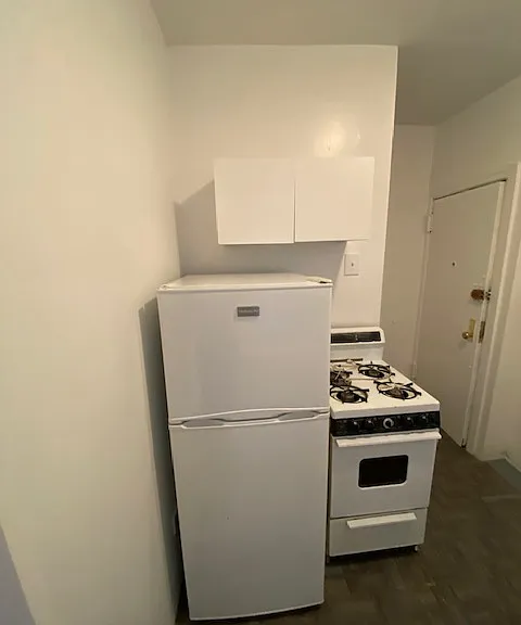 451 W 36th St #5D — Photo 3