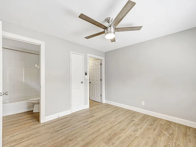 Twin Terrace Apartments — Photo 21